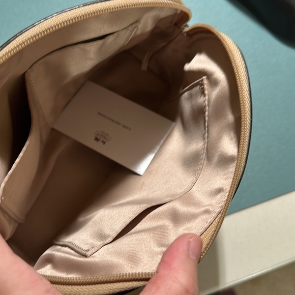 Pre owen Coach Cosmetic in case gold - Picture 4 of 4